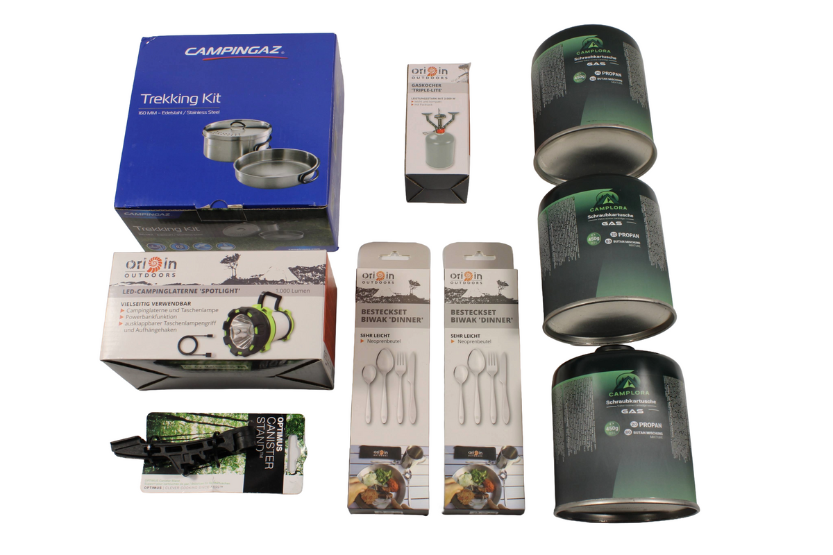  STS Campküche & Licht, kompletter Set-Inhalt: Campingaz Trekking Kit, Origin Outdoors Gaskocher "Triple Lite", LED-Campinglaterne "Spotlight", zwei Bestecksets Biwak "Dinner", Optimus Canister Stand und drei Camplora Gas-Schraubkartuschen