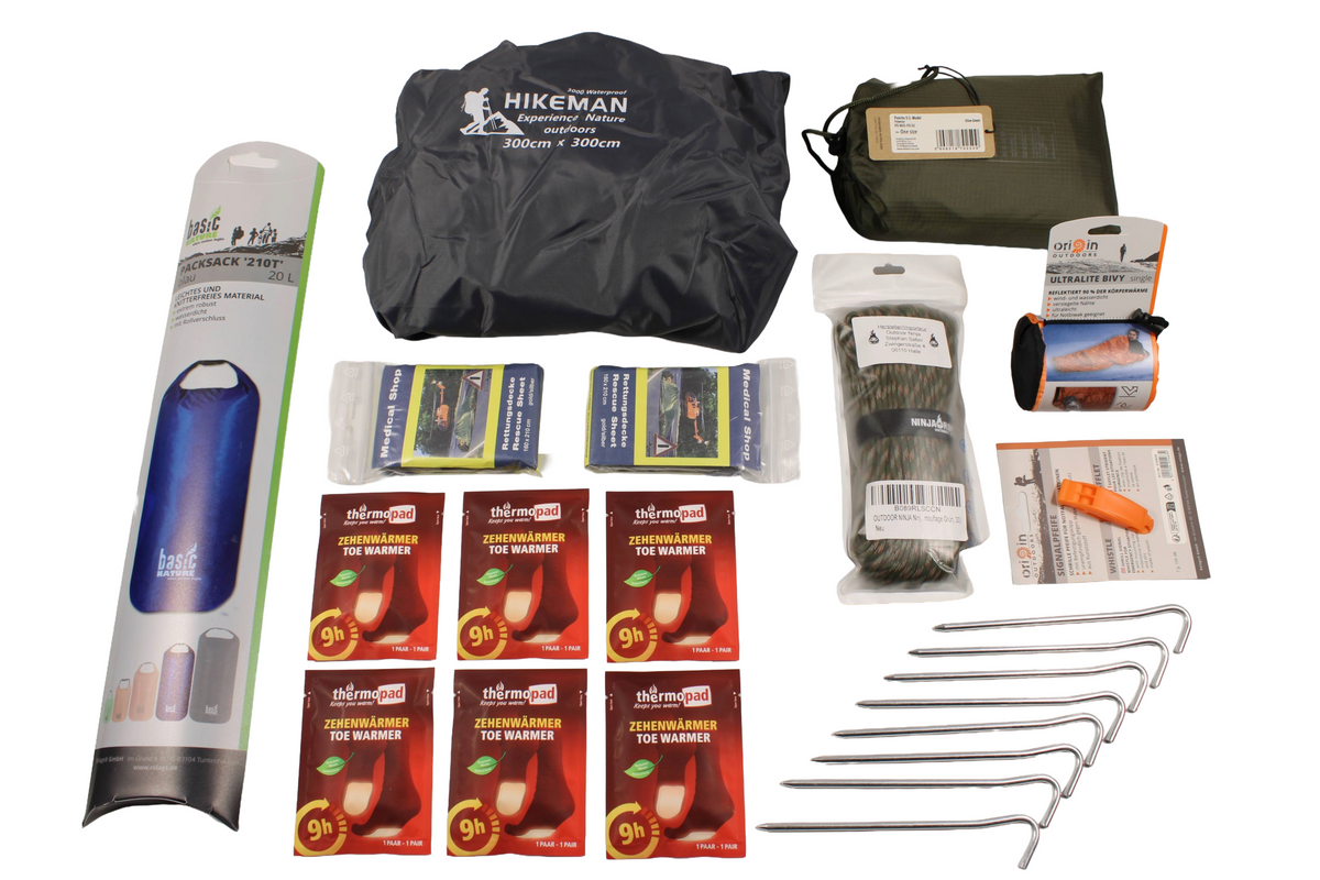 STS Schutz & Notunterkunft Basis, kompletter Set-Inhalt: Hikeman Tarp, olivgrüne Hängematte, Origin Outdoors Ultralite Bivy, zwei Rettungsdecken, Paracord, Notfallpfeife, Packsack, sechs Thermopad Zehenwärmer, acht Heringe und Helikon Tex Poncho. 